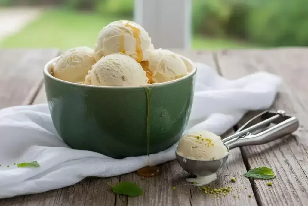 Honey and Vanilla Ice Cream - Creamy Honey and Vanilla Ice Cream with Collagen