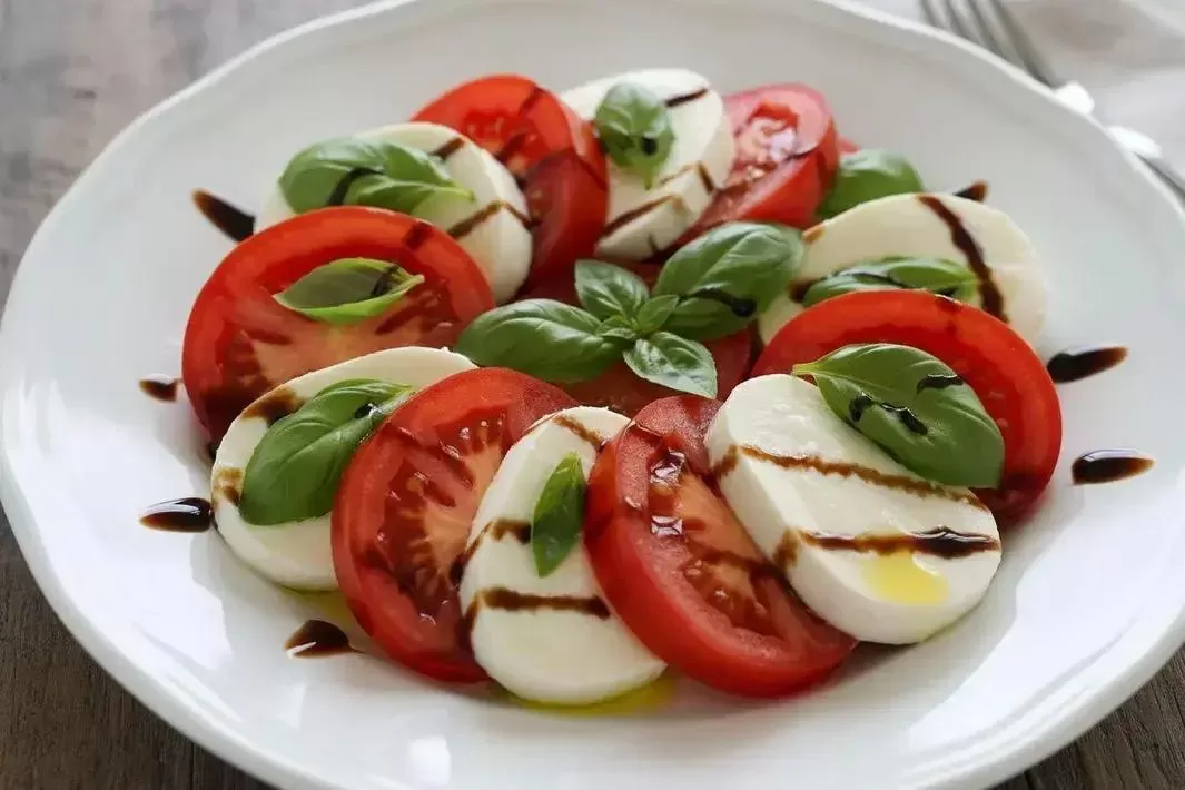 Caprese Salad - Fresh and Easy Caprese Salad