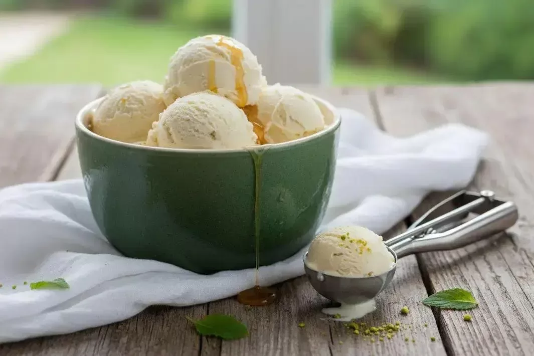 Honey and Vanilla Ice Cream - Creamy Honey and Vanilla Ice Cream with Collagen